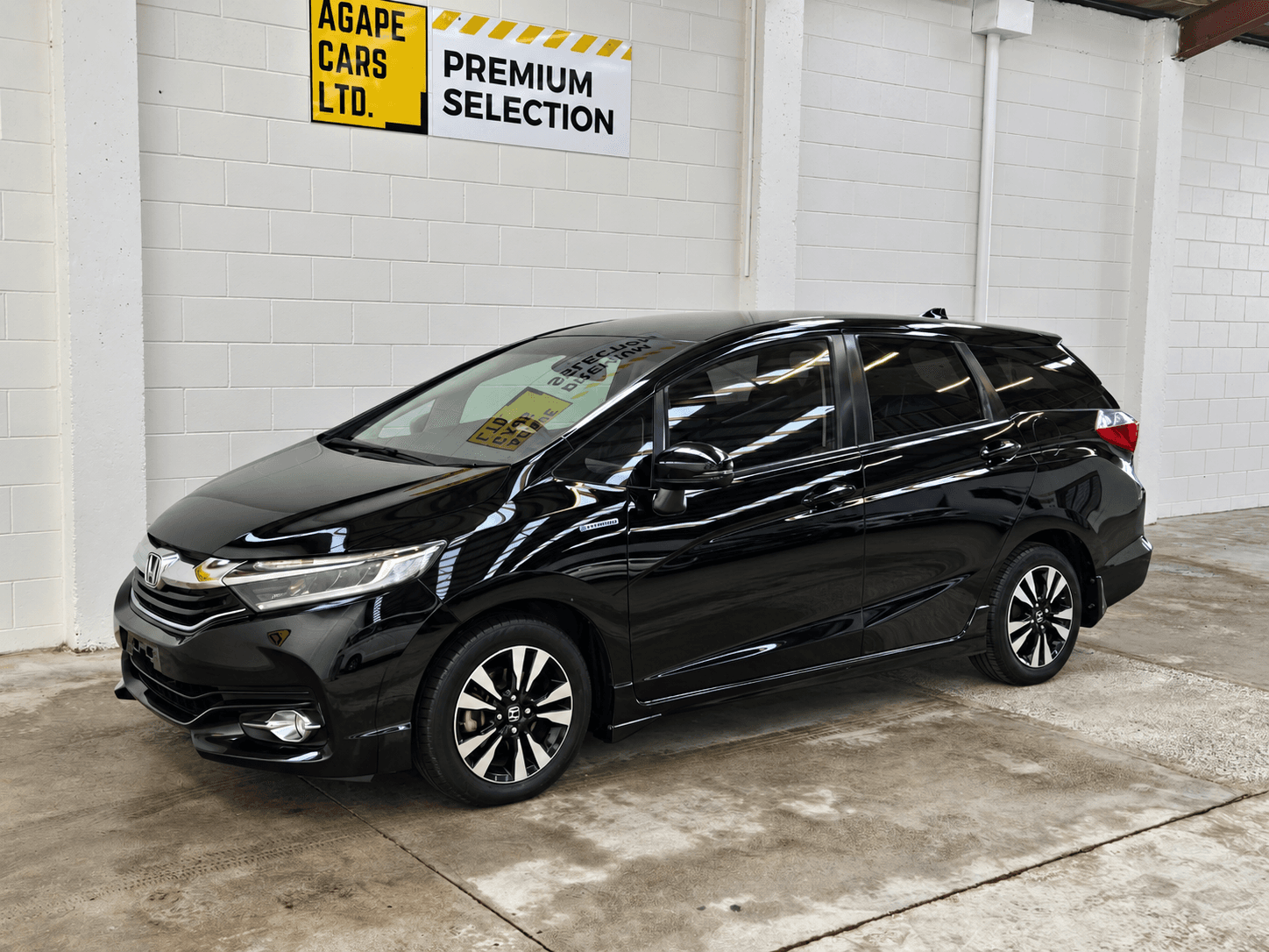 2015 Honda Shuttle X Hybrid photo 7