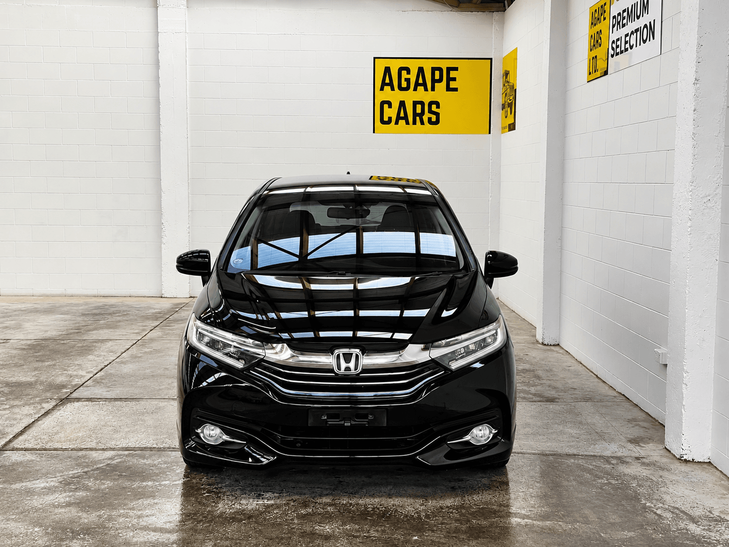 2015 Honda Shuttle X Hybrid photo 8
