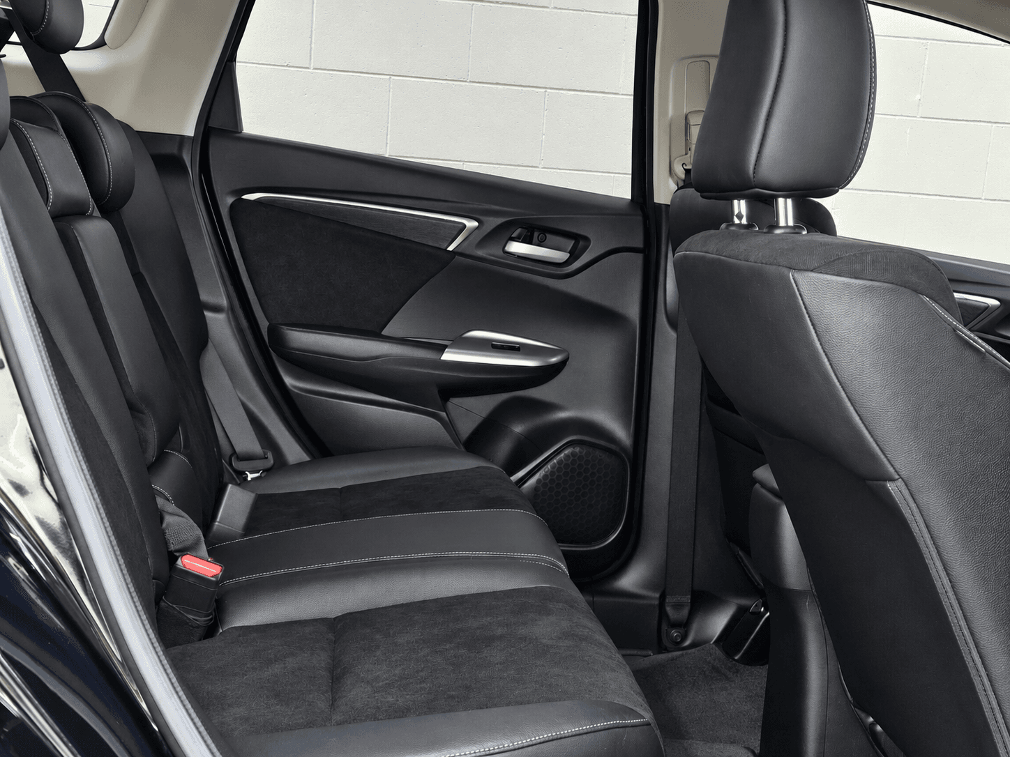 2015 Honda Shuttle X Hybrid photo 10