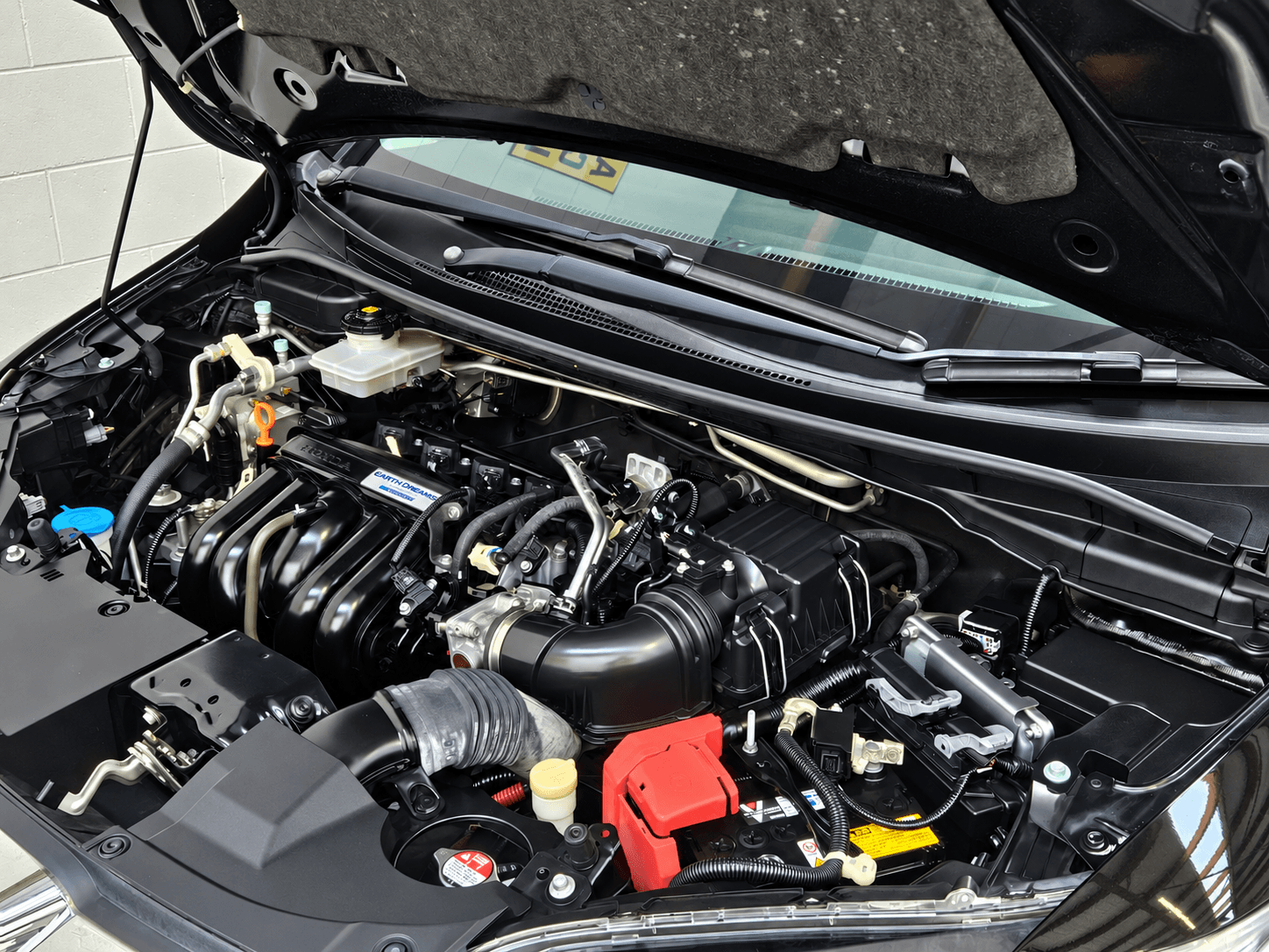 2015 Honda Shuttle X Hybrid photo 12
